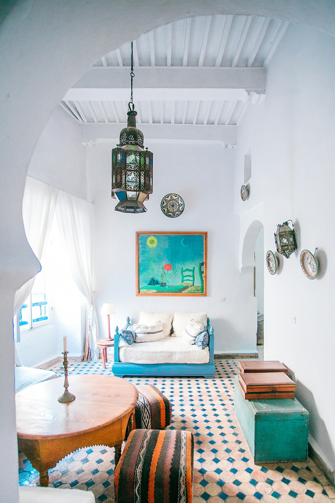 services-03 Colourful, accorded to local weather, touchable details in Moroccan interior